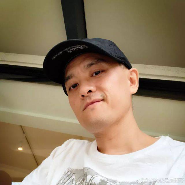 徐峥采访哽咽悼念赵英俊:至少不用受病痛折磨了,让他解脱吧