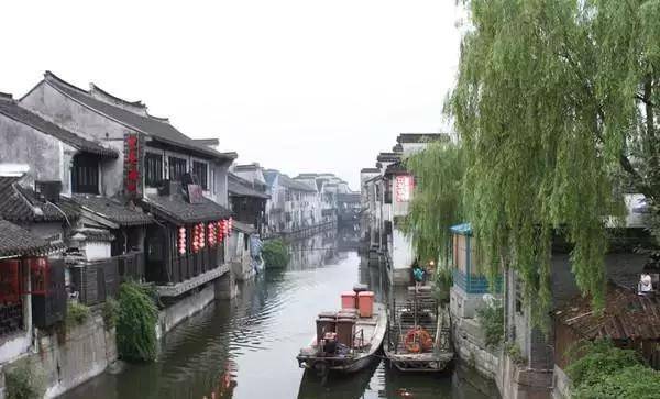 中国最富的三个村子，街上停满宝马保时捷，堪比“中国小迪拜”！