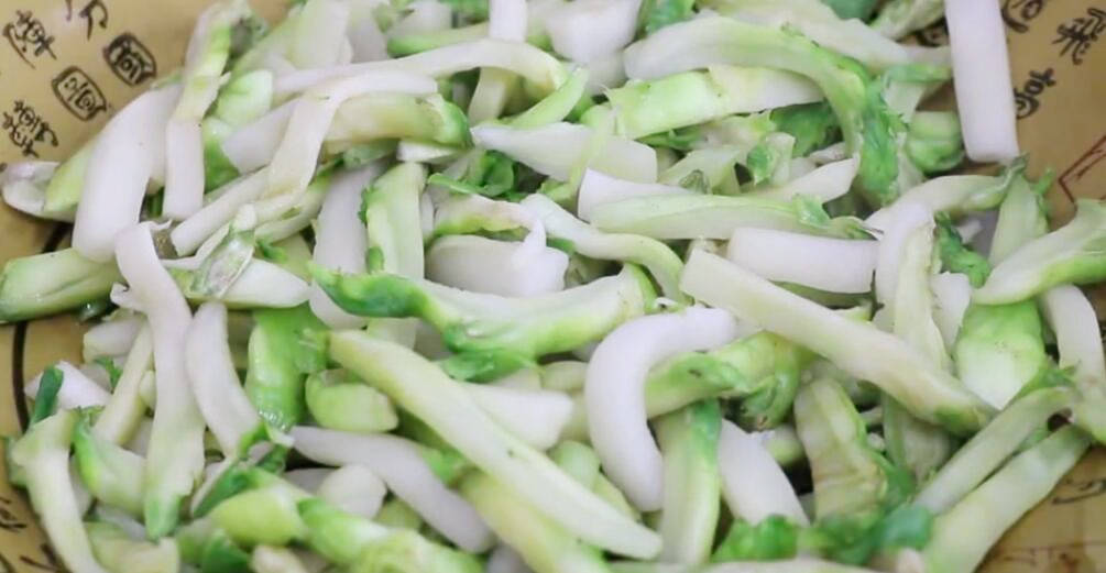 儿菜别只会炒着吃,教你这开胃麻辣小菜做法,爽脆下饭特别好吃