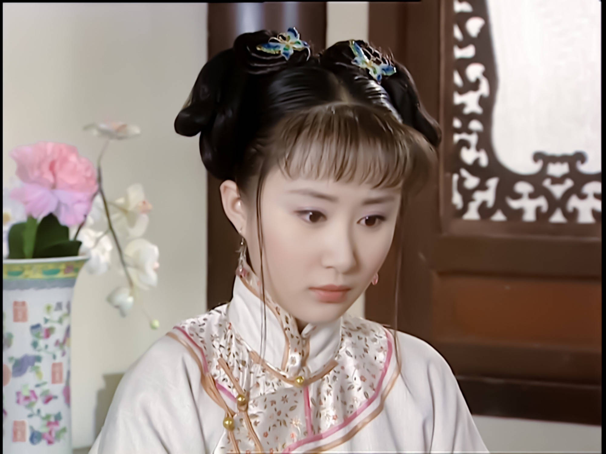 傻妞滤镜碎了舒畅近照脸僵下巴歪和刘亦菲同岁却像老大姐