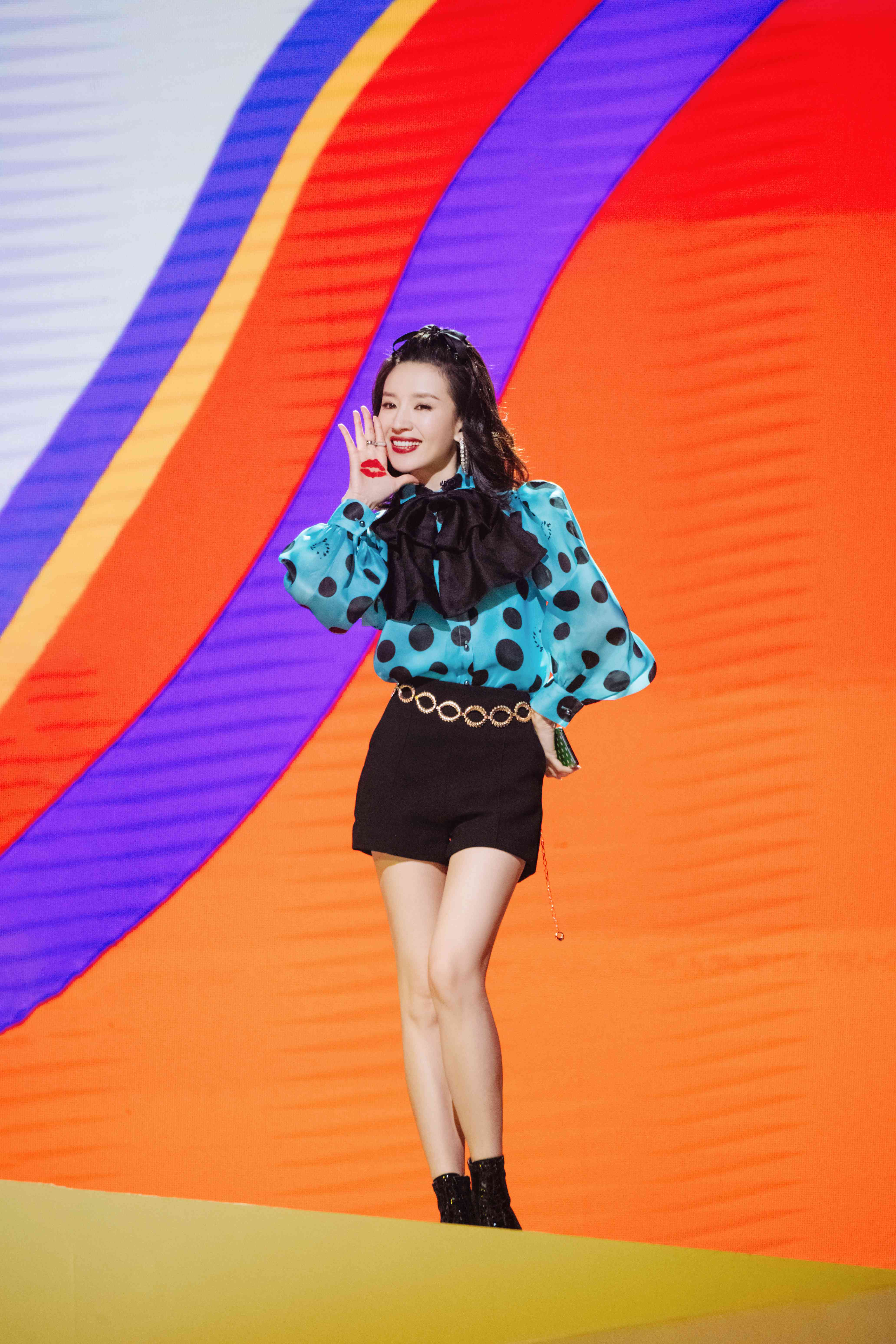 《姐姐2》首场公演造型曝光 古风与现代相互碰撞_舞台