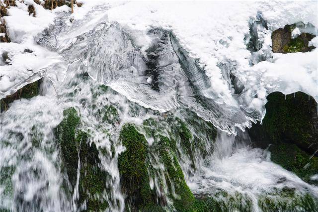 神话传说中的瑶池真实存在，位于新疆昌吉，一下雪就美成了仙境