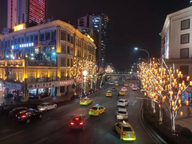 杨家坪步行街夜景图片