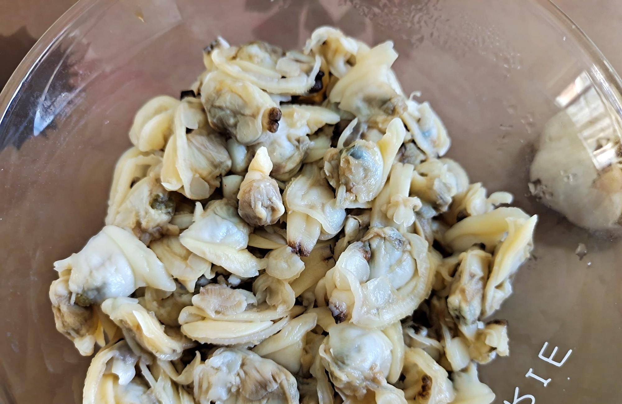 【食材准备】蛤肉,大蒜,小米椒,香菜,芥末酱,海鲜