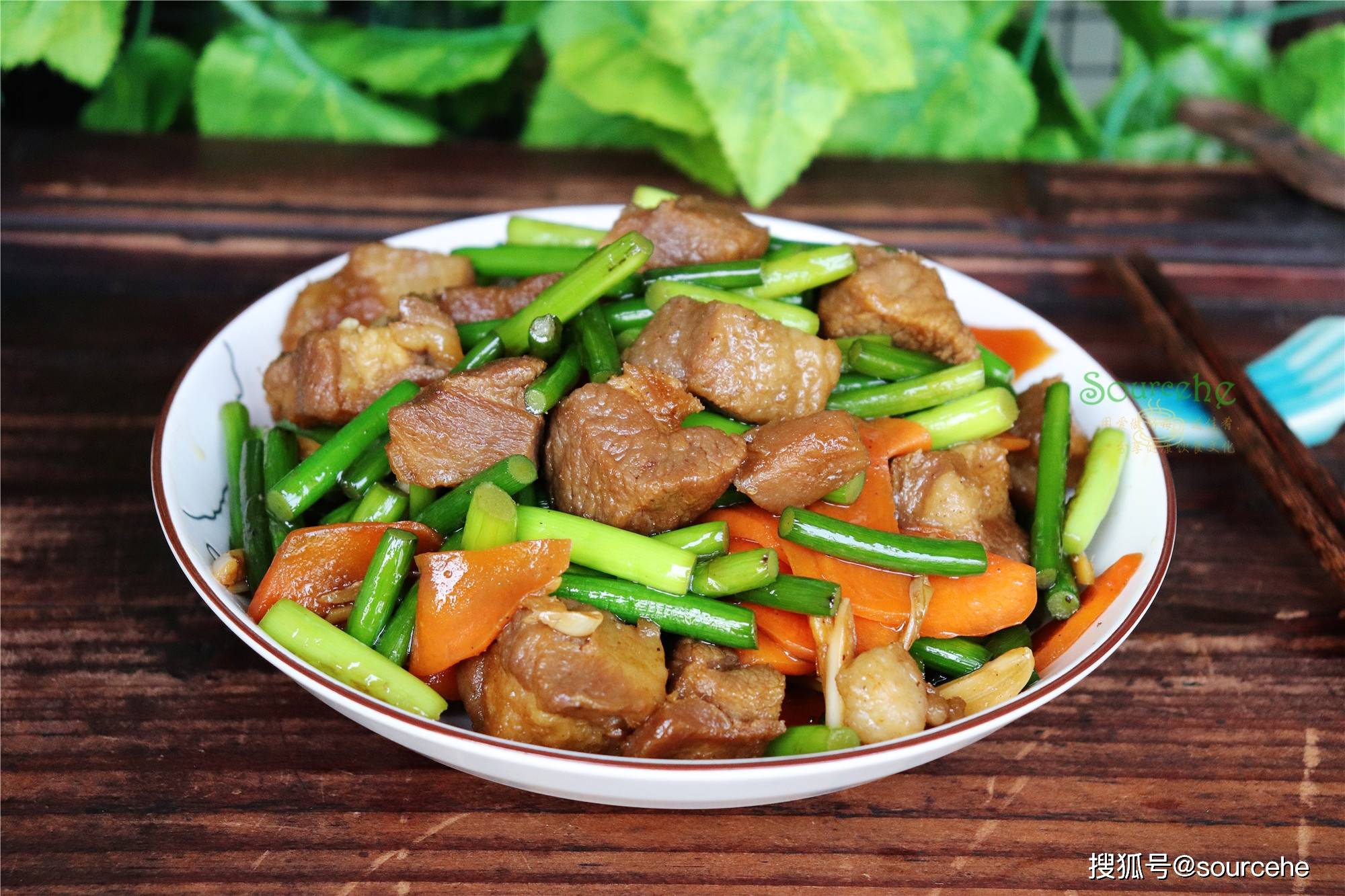 年夜饭里的家常菜蒜薹炒牛肉简单快捷牛气冲天寓意好