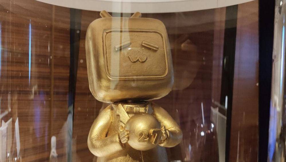 b站72岁高龄up主用木头雕了个刺客伍六七不愧是百大up