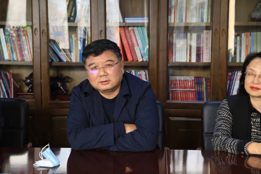 新区第一届道德模范王丽云,第二届道德模范王光军,韩明辉分别发言,对