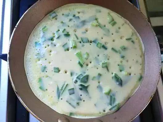 短剧中的美食传奇——韭菜鸡蛋饼，短剧中的美食传奇，韭菜鸡蛋饼