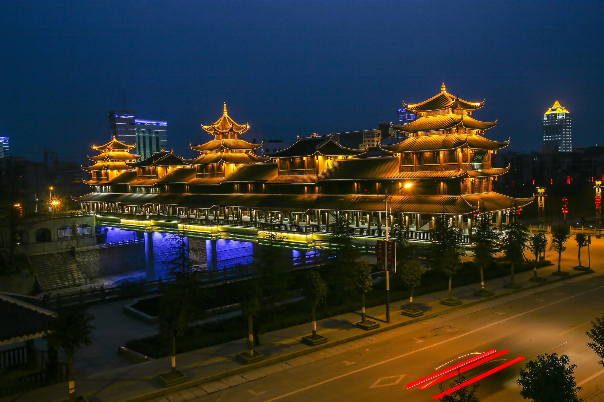 恩施风雨桥灯光秀图片