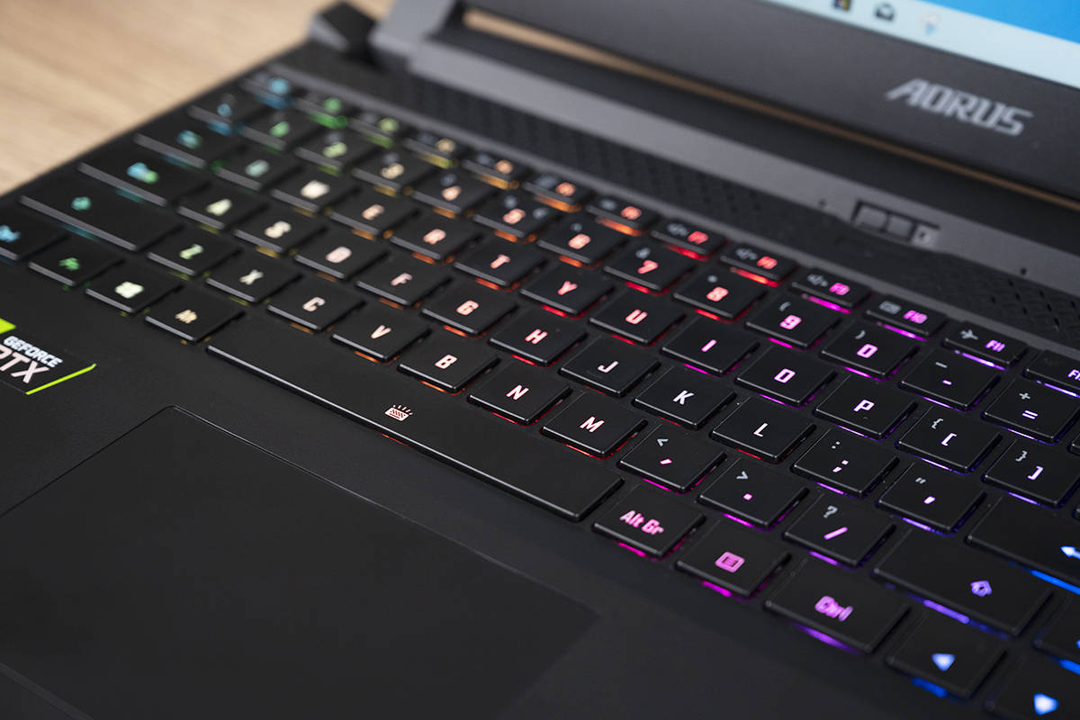 游戏|技嘉AORUS 15G游戏本测评，十代酷睿与30系显卡的硬核