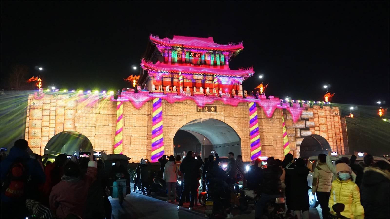 汴梁头条大宋中国年开封城墙灯光秀春节期间在安远门精彩呈现