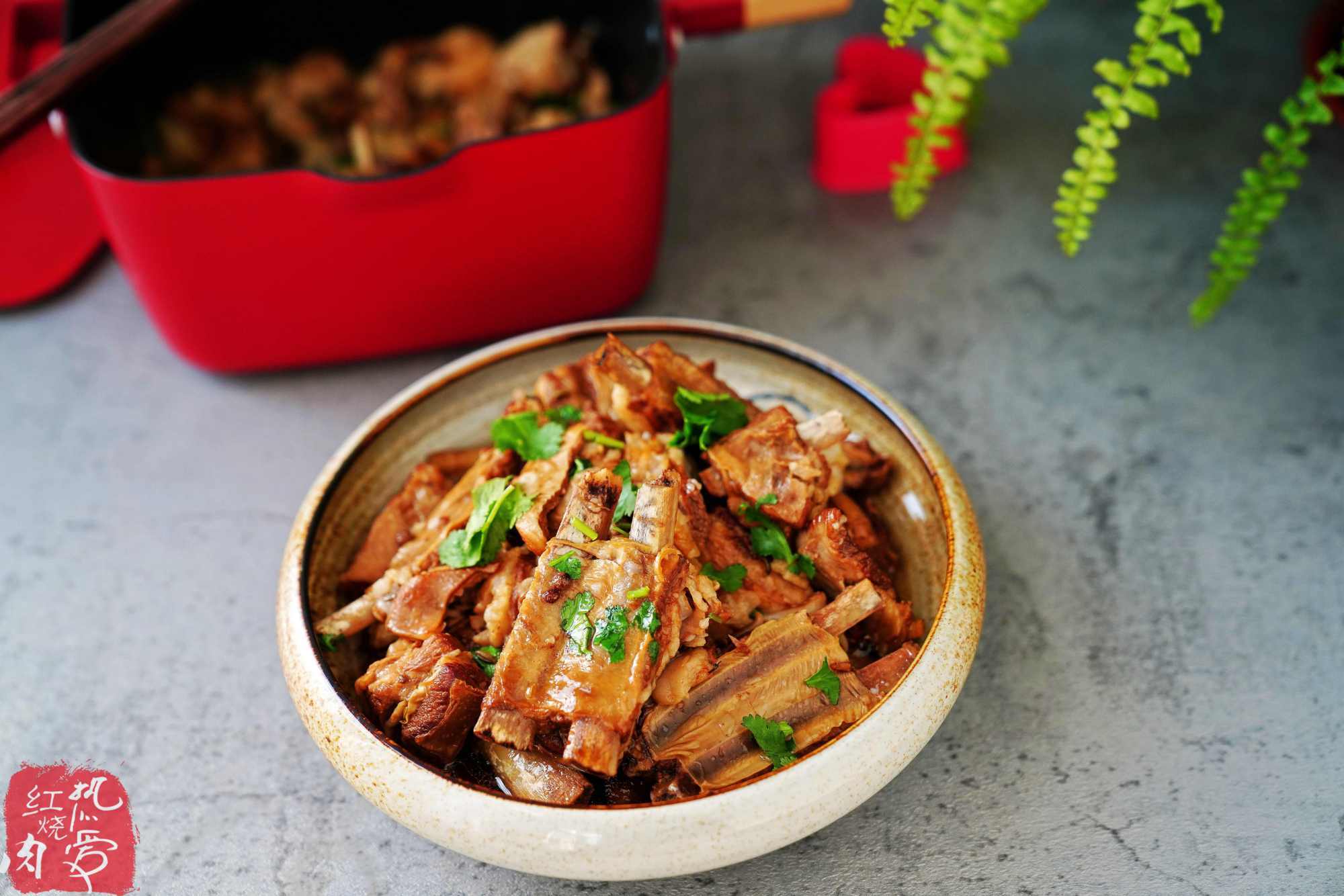 年夜饭不可少的红烧羊排,肥瘦相间特别香,做法简单只要几样调料