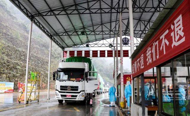 核酸检测"移动堡垒"助力腾冲猴桥口岸疫情防控