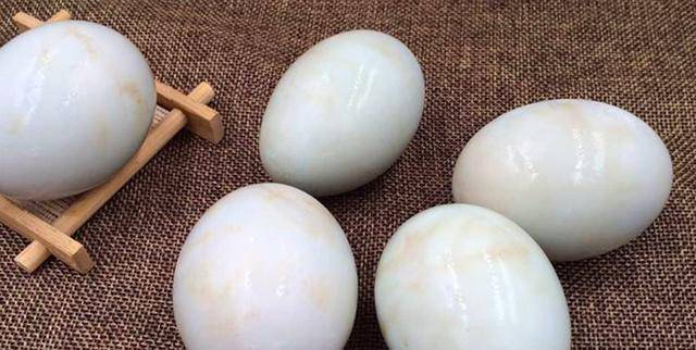 海鸭蛋怎么才能放得久 d61935166bcc45678b0ca75793d46a2d.jpeg