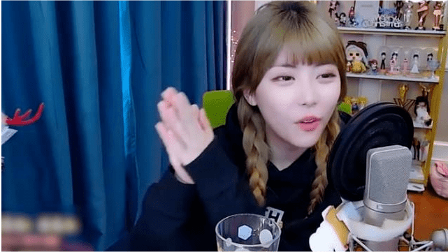 七煌老板不让周淑怡走声称合同并未到期西卡她算是免费的公主