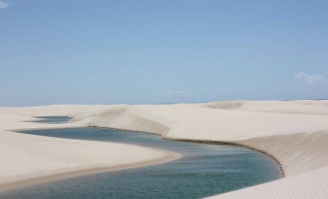 巴西一独特的沙漠：遍地湖泊鱼虾成群，水最深能达三米充满生机