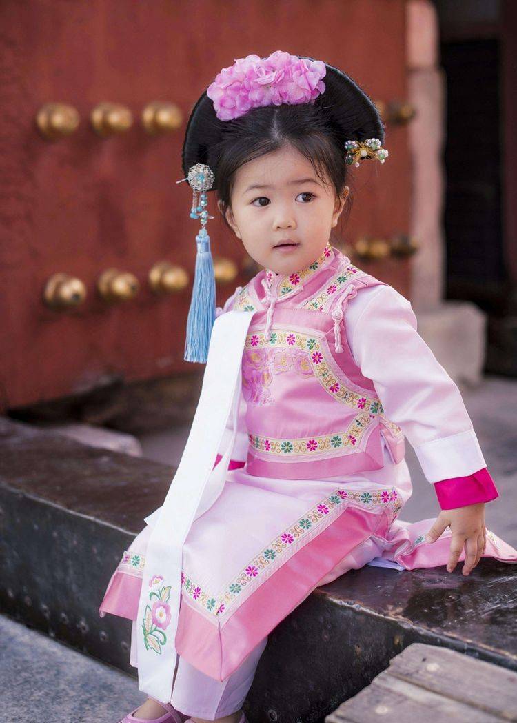 和孝公主的婚事乾隆也花了很多的心思,精挑细选后最终将她嫁给了自己