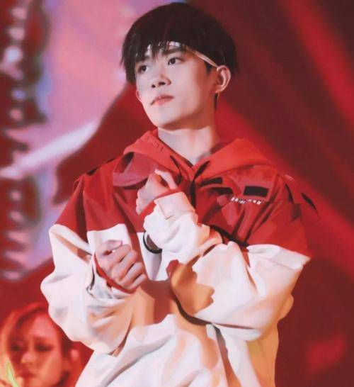 易烊千玺唱当 ff7747c22b47408887f986ce3188b601.jpeg