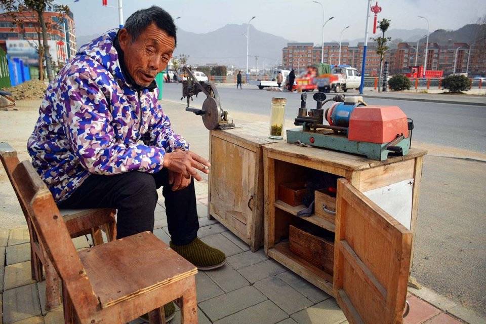 老人姓胡,是一位地地道道的农民,胡大爷小时候家境贫寒,不过,他有一种