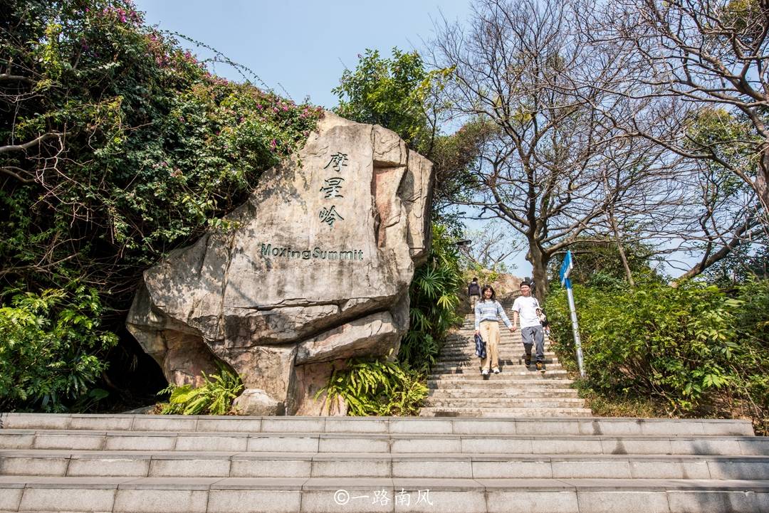 广州白云山，新羊城八景中的5A景区，自然风光一般，游客却很多