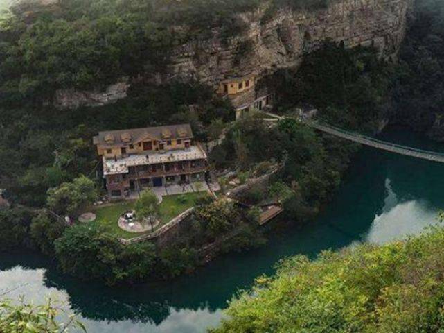 中国最“隐秘”村庄：藏在井底几千年，想出门得爬2000级台阶！
