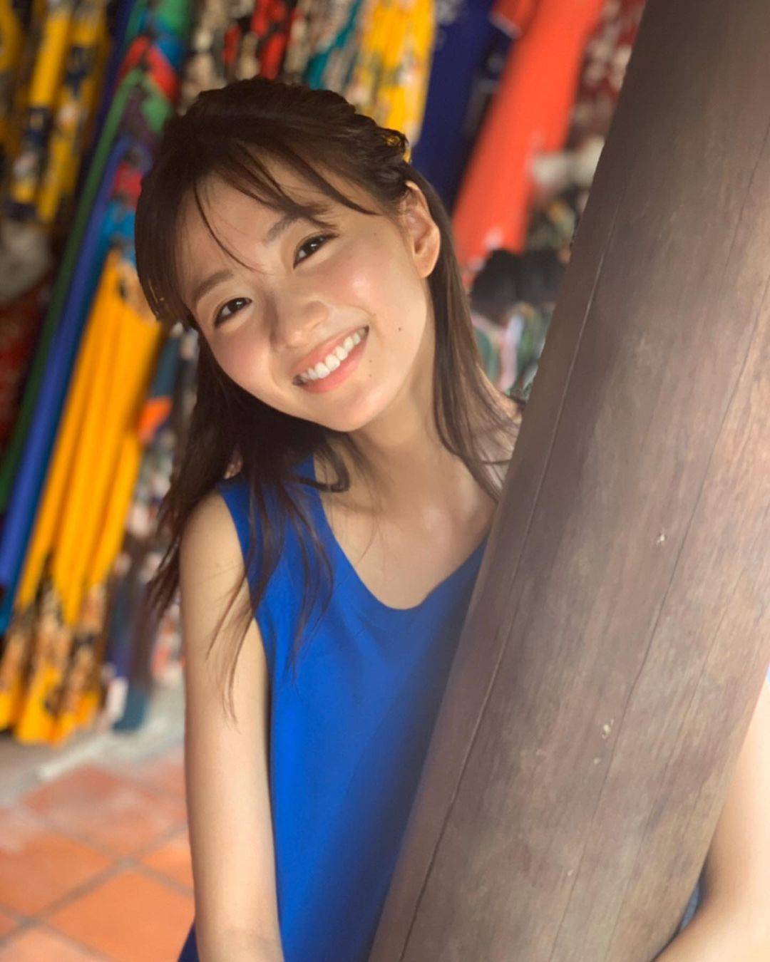 日系时尚杂志模特冈崎纱绘清甜笑容亲和力十足完全女友理想型