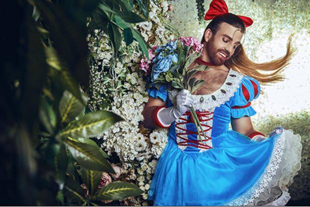 组图老外cos十万个冷笑话白雪公主金刚芭比