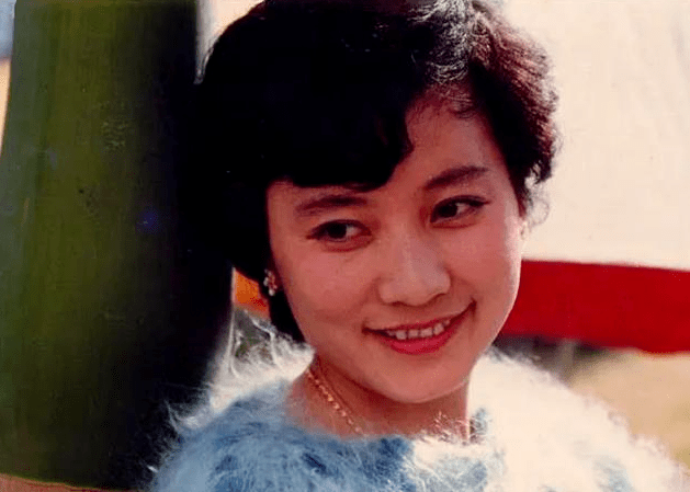 原创前妻为爱守候四年杨在葆却娶了小22岁的娇妻为何还被人敬重