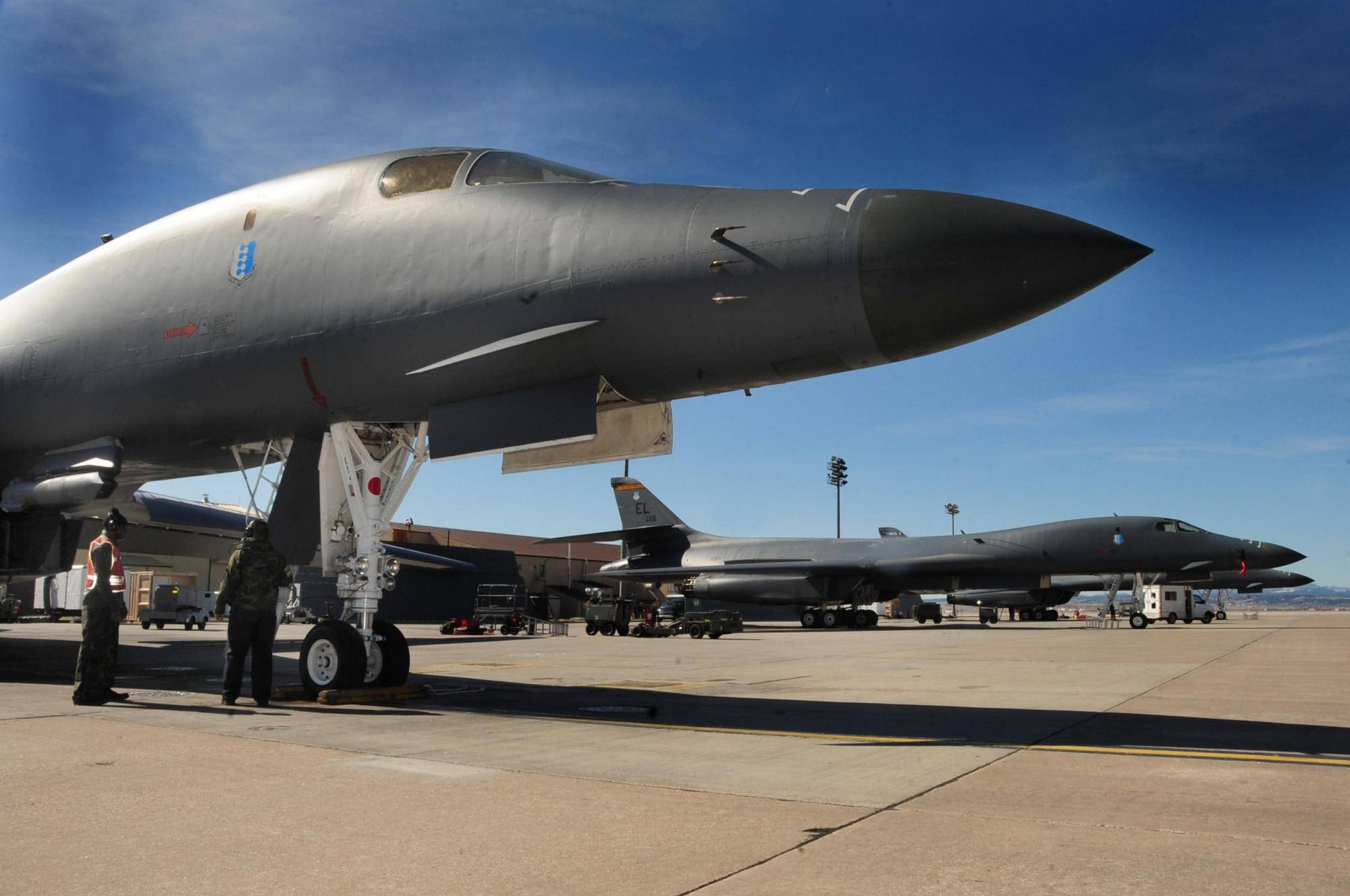 原创b1b轰炸机刚升空就被雷达发现苏27迅速起飞拦截先打下来再说