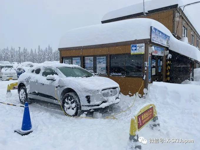 新潟县妙高池之平温泉滑雪场力挺电动车 雪场酒店设置充电桩方便EV雪友