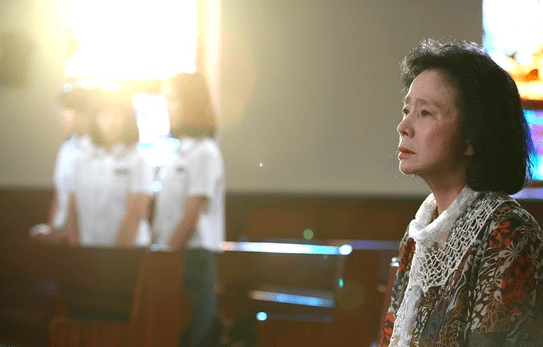 她是韩国著名女演员,因为患上疾病而惨遭家人抛弃,太可怜了!_尹静