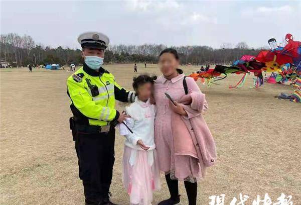 南京交警三天“捡”到4个娃，景区游玩一定要看好孩子