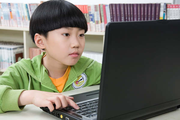 青少年如何戒网瘾？限制孩子上网时间，才能救孩子
