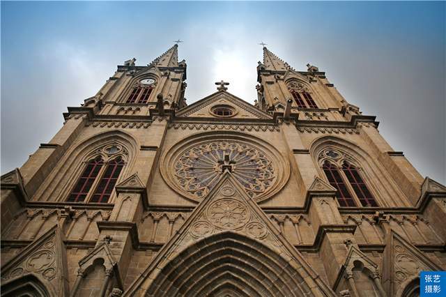 广州这座堪称“远东巴黎圣母院”教堂，由中国工匠历时25载建成
