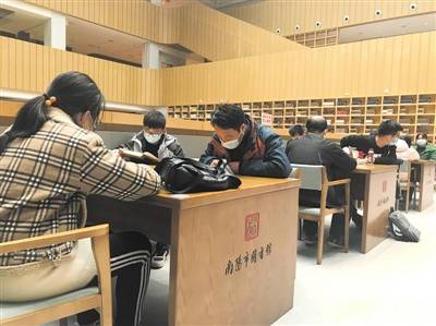 伴着书香过大年 南阳市图书馆春节假期接待读者近两万人