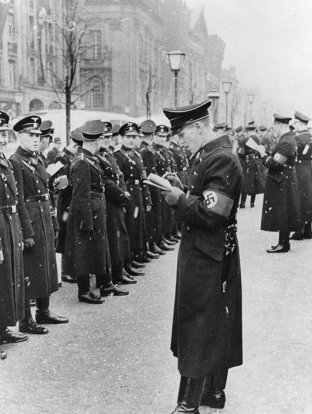 原创二战时期纳粹德国如何对待战俘活下来意味着参与对同类的毁灭