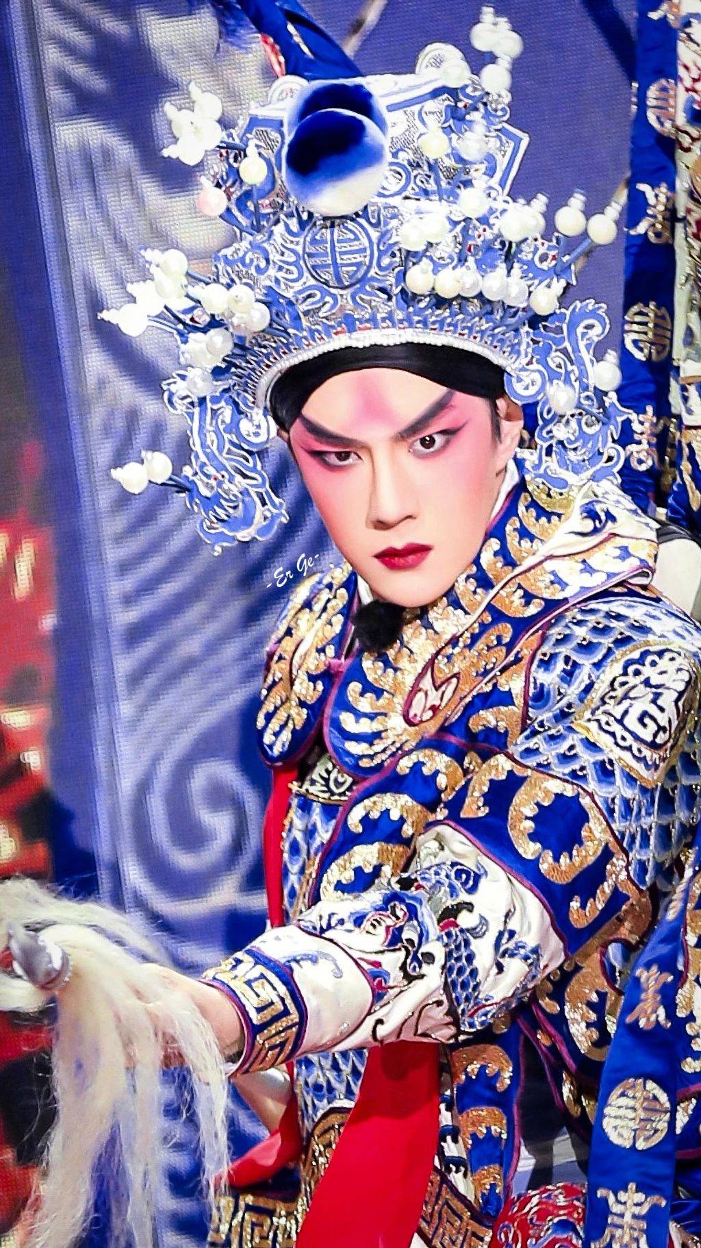 王一博京剧壁纸来一波,神秘的眼神绝美的侧颜,充满戏剧张力!_世界