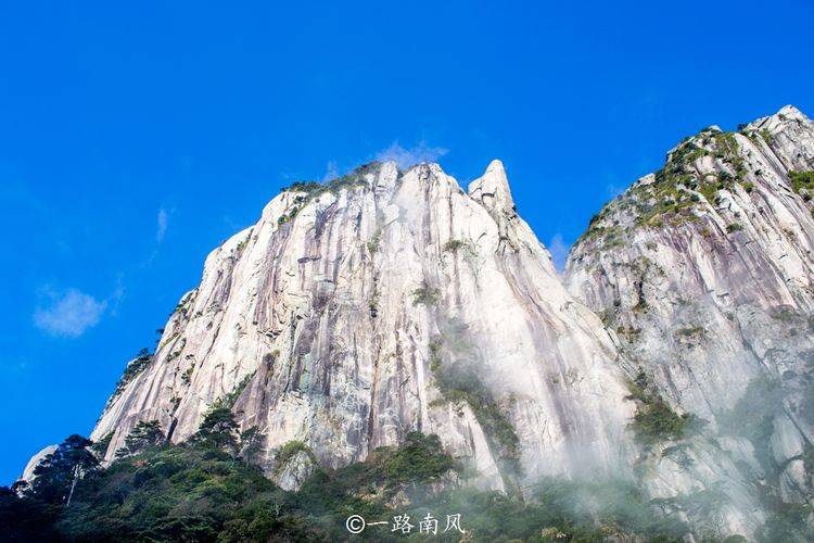 江西最美的山，和黄山齐名，云雾缭绕美似仙境！