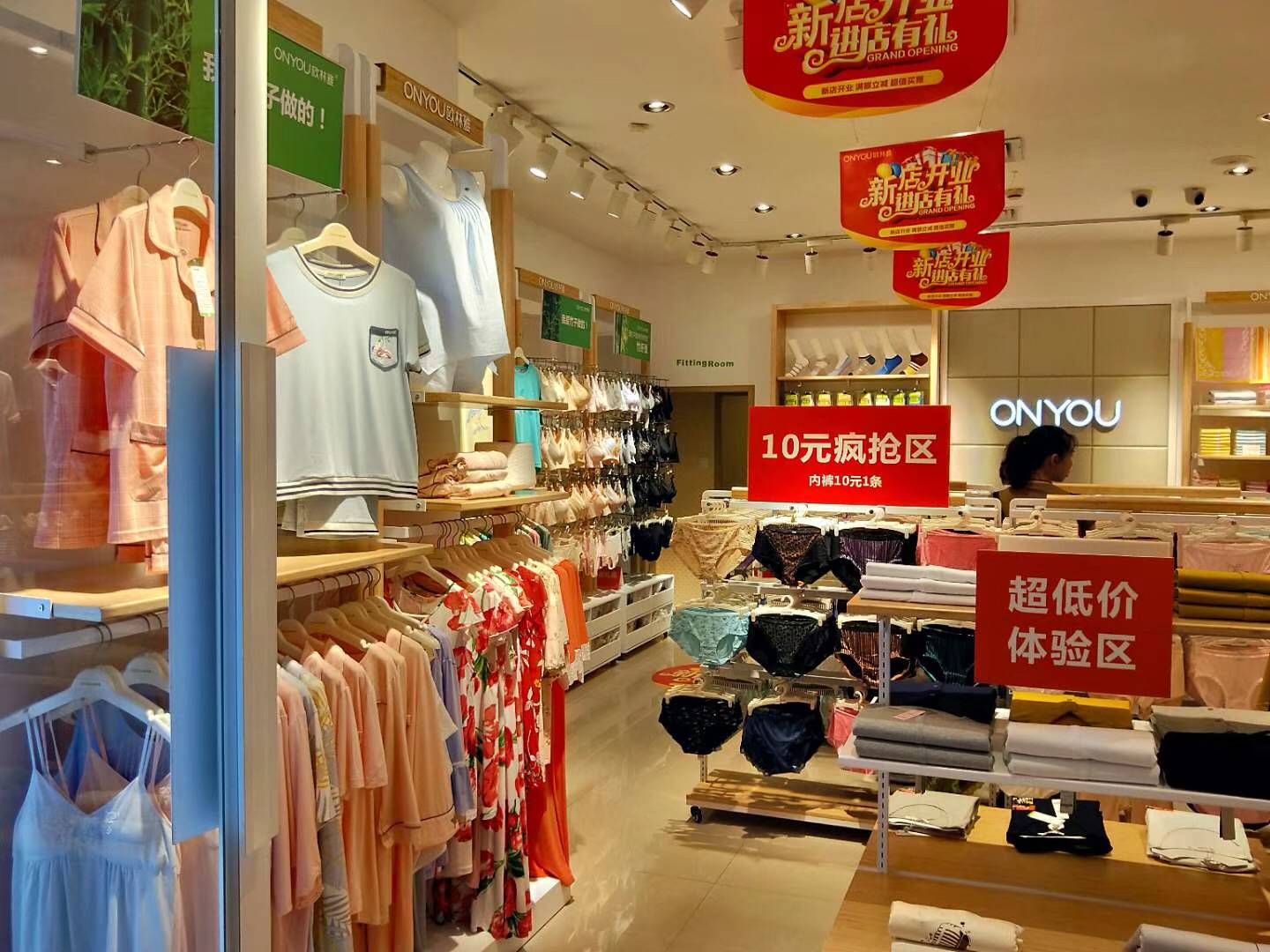 内衣店怎么摆放吸引人_内衣店摆放效果图