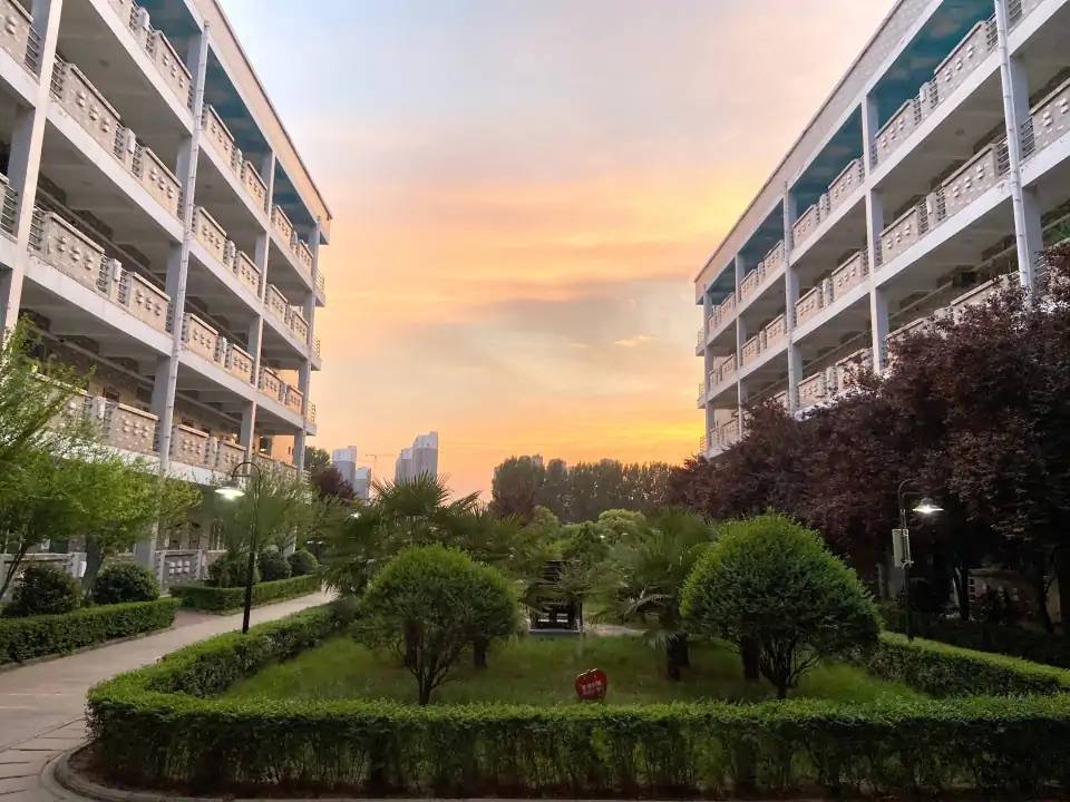 郑州中专学校排名_郑州科技中专学校照片