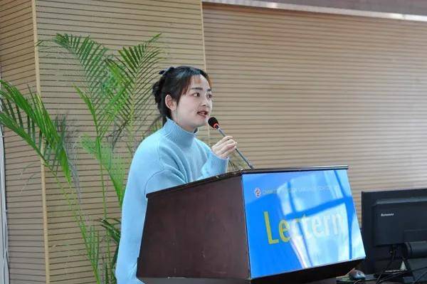 周珊芳老师进行表态发言张娟老师进行表态发言朱方武校长为心得分享的