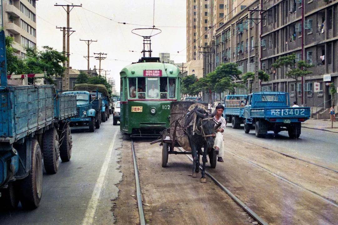 跟《你好,李煥英》一起,回到我們的80年代