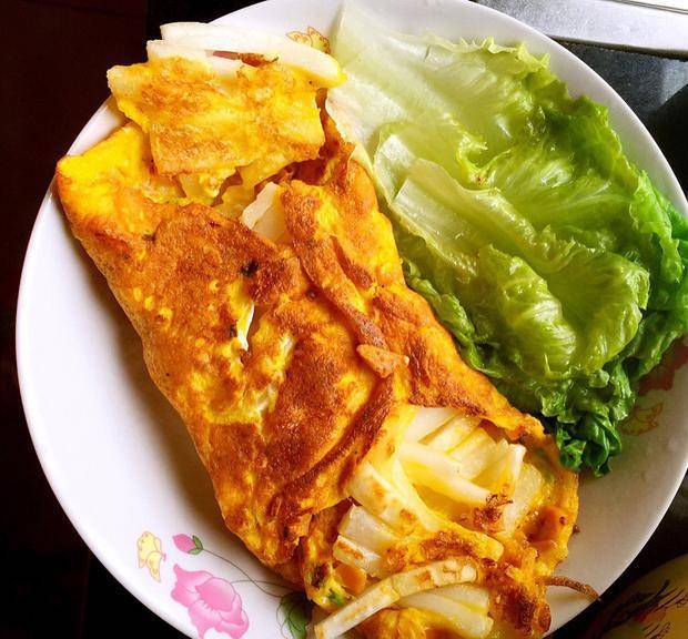 蛋包糕,适合一个人在家做着吃,两口锅一起上10分钟就搞定