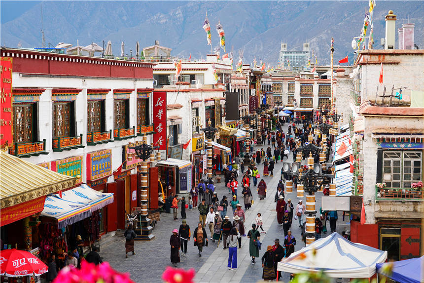 忽然就想去拉萨了，这条1300年的步行街，浓缩了最西藏风情的生活