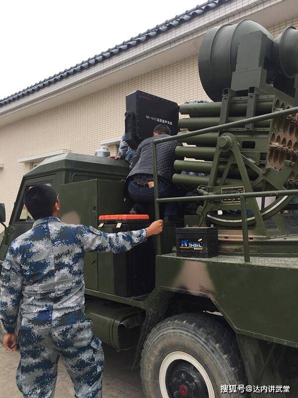 如果考虑使用次声波的话,手持次声波发生器(注意这里不是发射器,就是