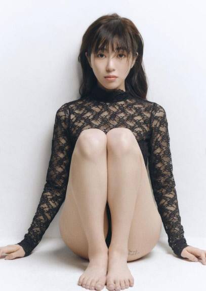 韩女星权珉阿晒写真画报赤裸上半身大秀美背 搜狐大视野 搜狐新闻