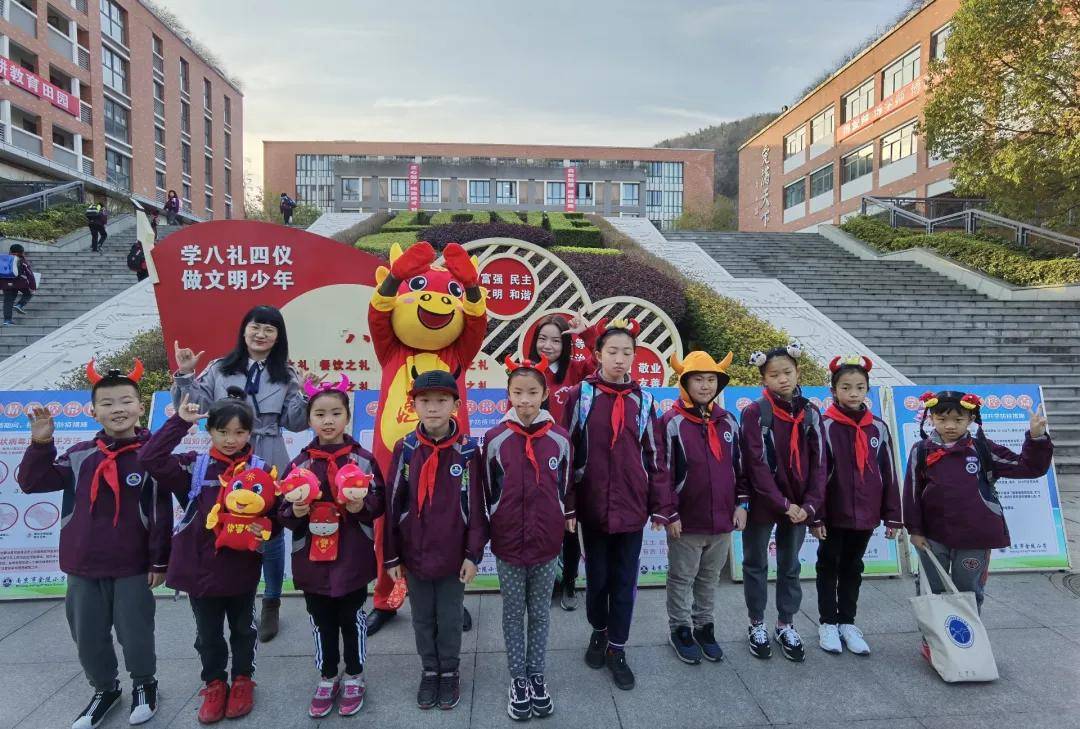 江苏省南京市金陵小学新学期开学典礼隆重举行_劳动