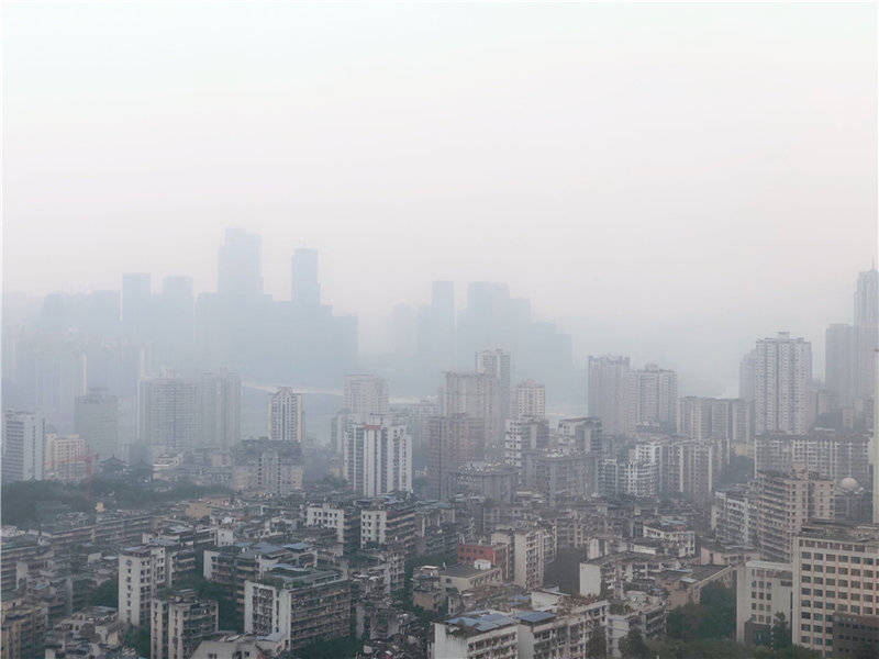 在重庆，带着戏剧性和cult感的旧货市场，与这座城同样魔幻