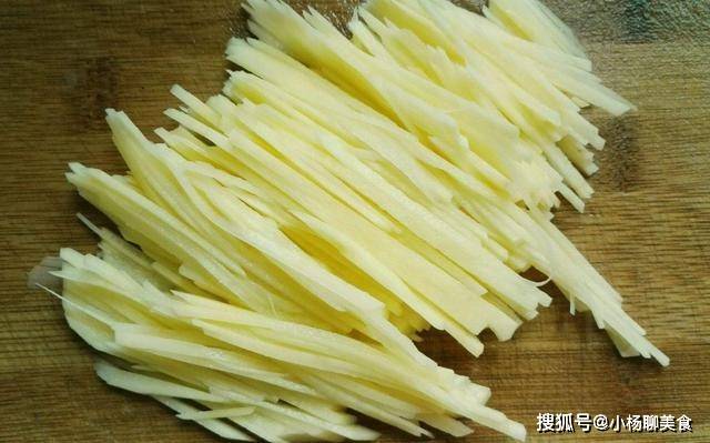土豆丝怎么炒软糯一点 5b3adb41bff54170b0a3698e8688b886.jpeg