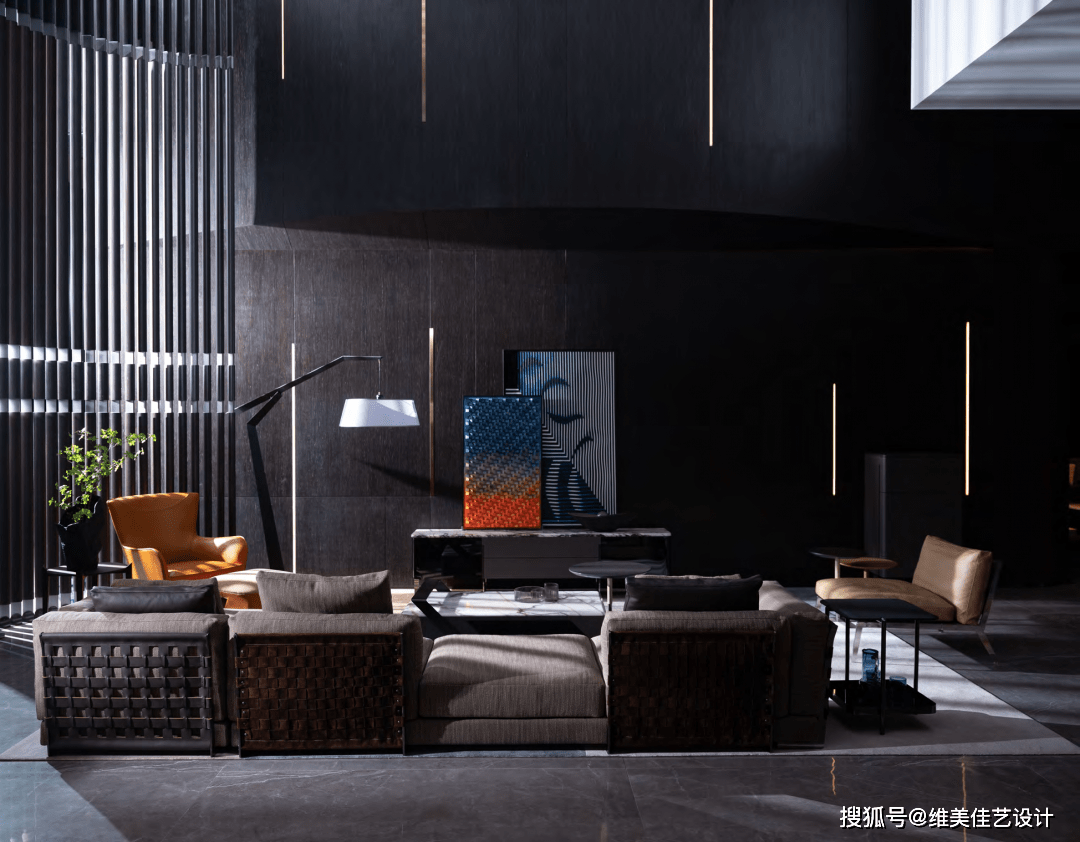 不只是拘泥于家具本身,而是从奢侈品和艺术品中汲取灵感,将高雅的气质